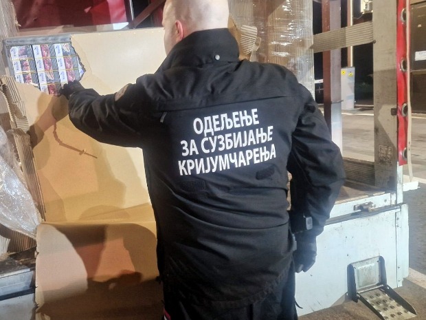 Товар цигарета у фотељама