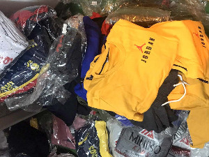 У легалном товару скривена непријављена и кривотворена роба 