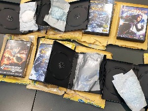 Психоактивне таблете у кутијама компјутерских игрица