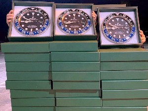 Пун гепек ''Rolex'' зидних сатова
