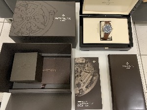 Скупоцени сат на руци, а паковање у пртљагу