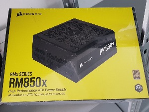 Компјутерска опрема у пртљажнику аутобуса