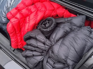 Аутомобили пуни кривотворене гардеробе