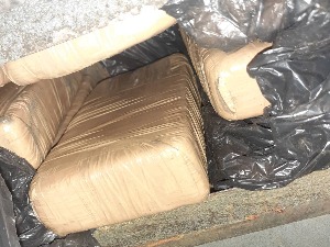 Хероин сакривен у шупљини браника и у филтеру за ваздух