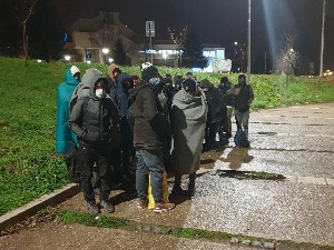 Цариници у аутобусу затекли 28 миграната