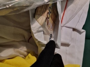 Путник део готовог новца пријавио, а део сакрио