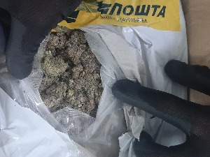 Кило и по дроге у поштанској пошиљци 