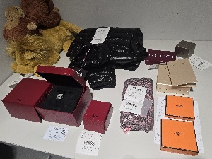 Кофери пуни непријављене луксузне робе