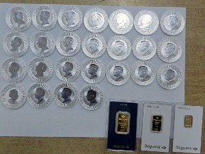 Спречено кријумчарење сребрњака и инвестиционог злата 