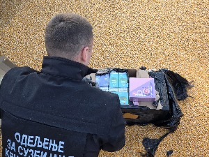 Патике и електронске цигарете у товару кукуруза