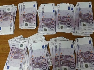 100.000 евра сакривено у појасу панталона