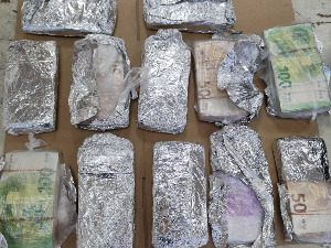 Дупло дно кофера обложено непријављеним еврима