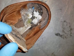 Кесице кокаина и хашиша у ципели