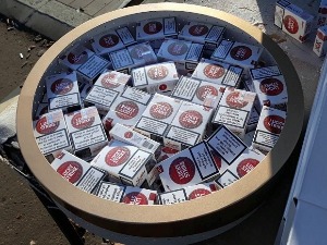 Паклице цигарета чак и у плафоњерама