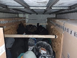 Група миграната усред товара робе