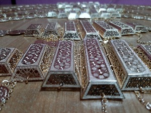 Комби као покретна продавница бижутерије