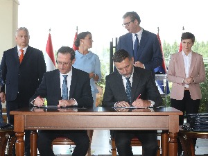 Србија и Мађарска потписале више споразума у циљу јачања сарадње
