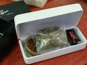 Марихуана у футроли за наочаре