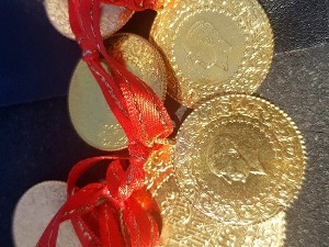 Дукати и златан накит сакривени у задњем седишту