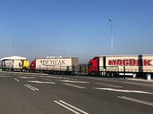 Камиони на Батровцима чекају 12 сати на излаз из земље