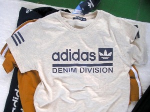 Откривено више од две тоне сумњиве гардеробе из Турске