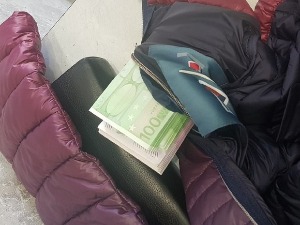 70.000 непријављених евра у јакни