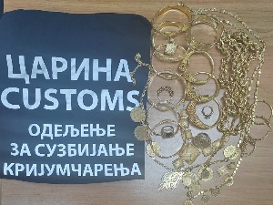 Преко 400 грама златног накита у ташни