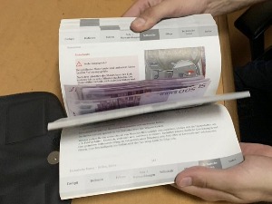 Сервисна књижица пуна сакривених девиза