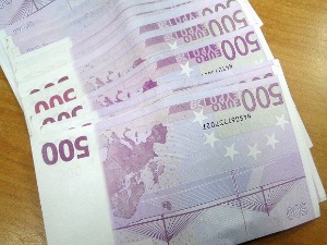 Чарапа и новчаник пуни непријављених евра