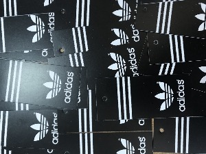 Заплењено 5.000 етикета „адидас“ и „најк“