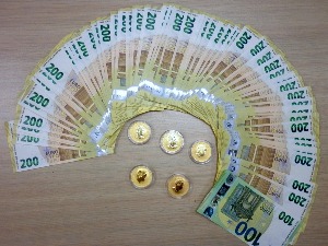 Велика количина девиза и злата 
