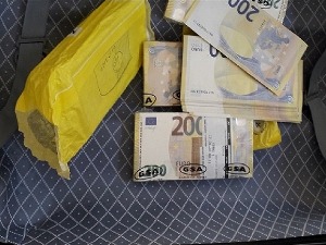 30.000 непријављених евра на дну кофера