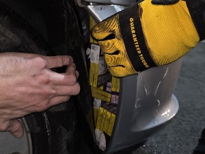 Товар цигарета скривен у шупљинама аутомобила