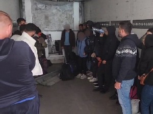 Двадесет троје миграната у тајном бункеру 