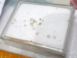 Породица јувелира кријумчарила драго камење и златан накит