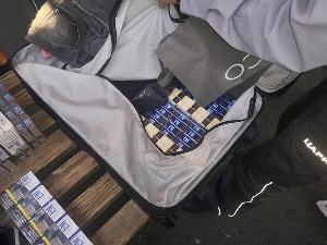 Цигарете испод поклопца за резервни точак