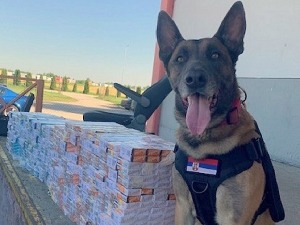 Нерон открио бункере са цигаретама у поду комбија