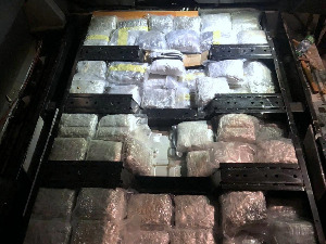 Путници „седели“ на више од 40 килограма марихуане  