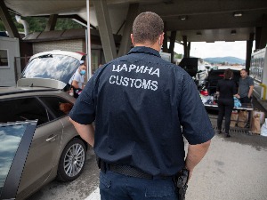 ТВ Курир: Царина и полиција обезбеђују сигурне границе
