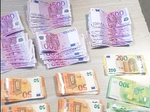 На Сремској Рачи заплењено готово 50.000 непријављених евра 