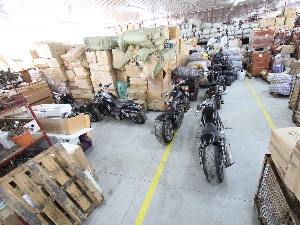 Политика: Празне магацине - пуне џепове