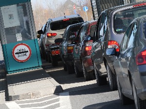 Да ли ће празници донети радост или нове гужве на теретним терминалима?