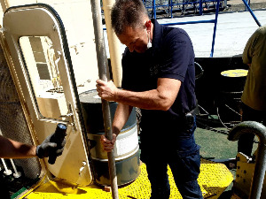 Осујећено кријумчарење готово пет тона нафте 