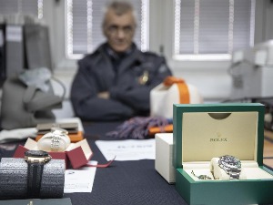 Разгледање робе пред е-лицитацију Царинарнице Београд 