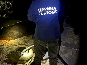 Кријумчари затечени на делу - у претакању нафте