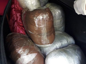 Спаковала 17 килограма марихуане у кофер