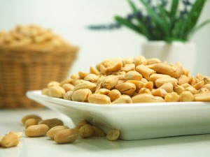 Од сутра нижа стопа царине на кикирики за кондиторе