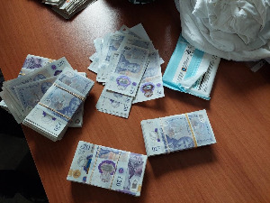 Торба пуна непријављених фунти