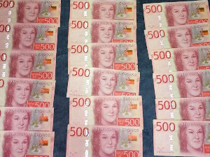 Непријављене девизе у кеси, командној табли и код путника-пешака