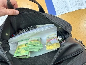130.000 евра у торби за лаптоп